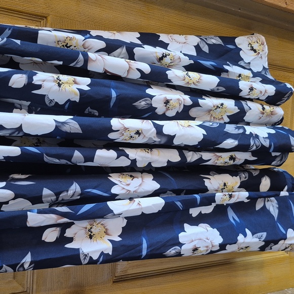 Baltic Born Short Sleeve Verona Smocked Maxi Navy White Floral Size XL  Flowing - Picture 3 of 8